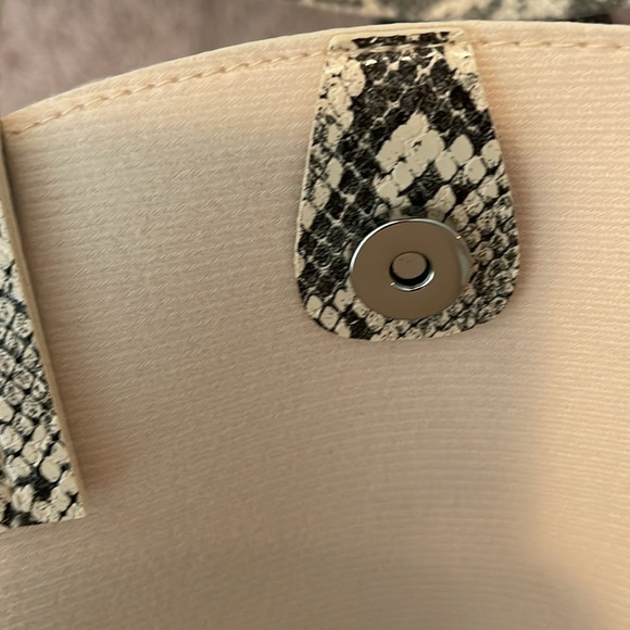 New! Tassel Dome Handbag - Picture 7 of 11